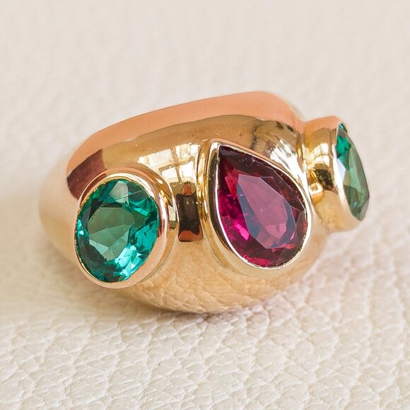 Three-Stone Tourmaline Dome Ring – 14 k Gold, Size 6¼ - Picture 1 of 15